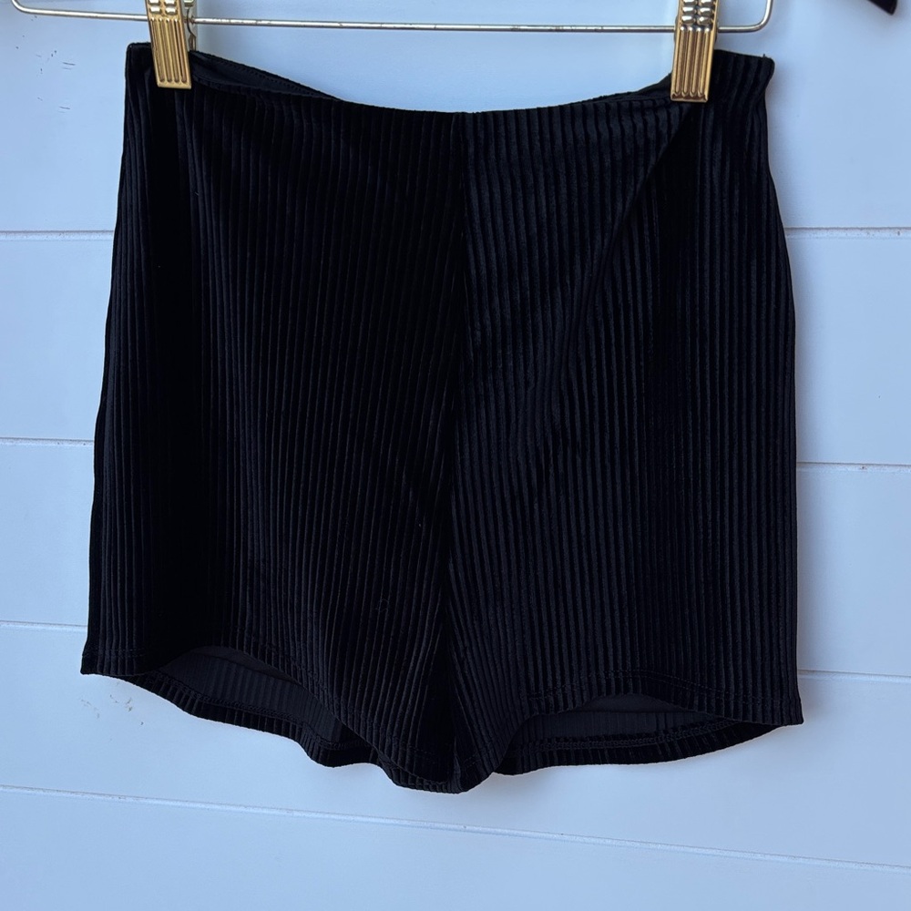 Lush Black velvet high rise shorts!  small